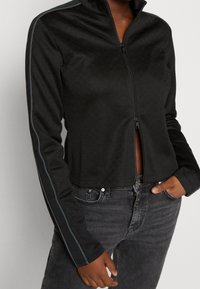 Weekday Chaqueta de entrenamiento - black