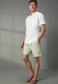 Next REGULAR FIT - Short - lime green