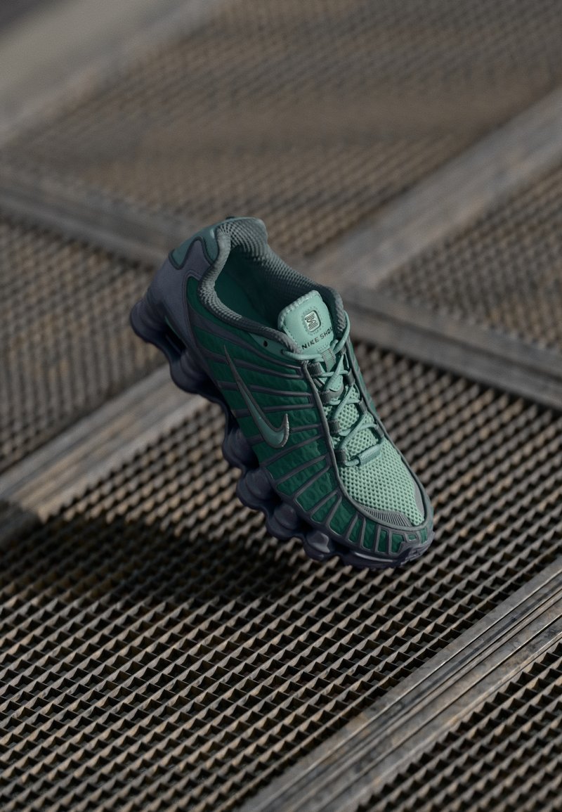Nike Sportswear SHOX TL - Športni copati - cannon/metallic cool grey ...