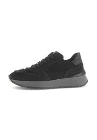 Schwarze Wildledersneaker mit schwarzen Schnürsenkeln, strukturiertem Nähen, gepolstertem Kragen und dicker grauer Gummisohle, im Profilansicht dargestellt.