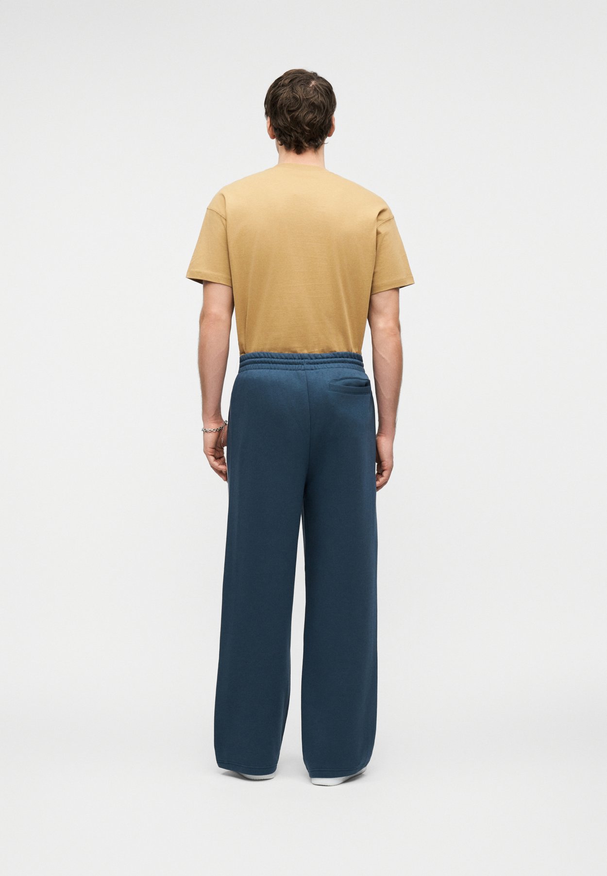 LINEAR GRAPHIC PANT