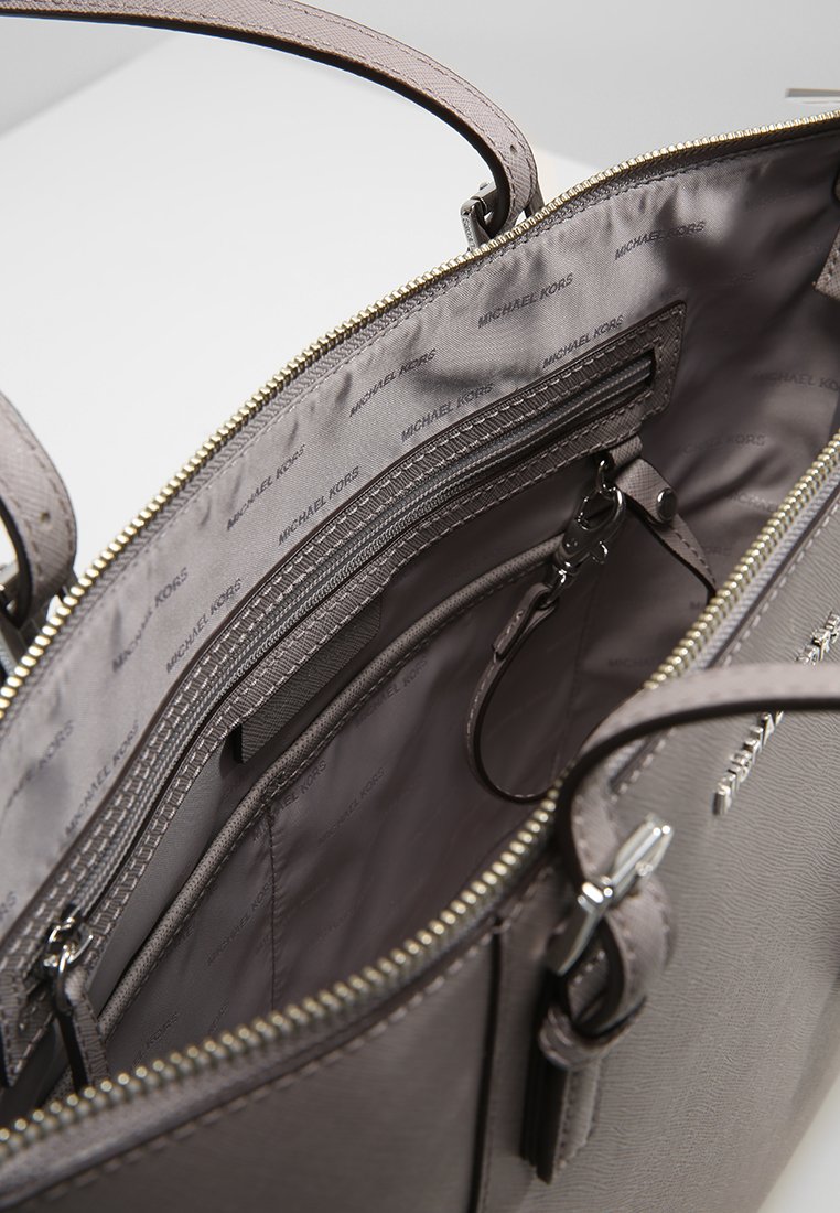 MICHAEL Michael Kors JET SET Håndveske pearl grey MICHAEL Michael Kors JET SET Håndveske pearl grey