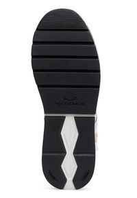 Black rubber shoe sole with horizontal ridges, featuring a white accent and diamond-shaped details. Marked with "VOILE BLANCHE."