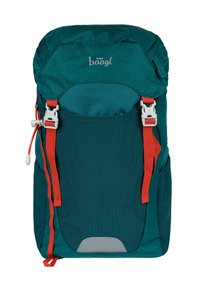 Tyrkysový látkový batoh s texturovaným designem, oranžovými popruhy a kovovými detaily, velkou přední kapsou a šedým akcentem na dně.