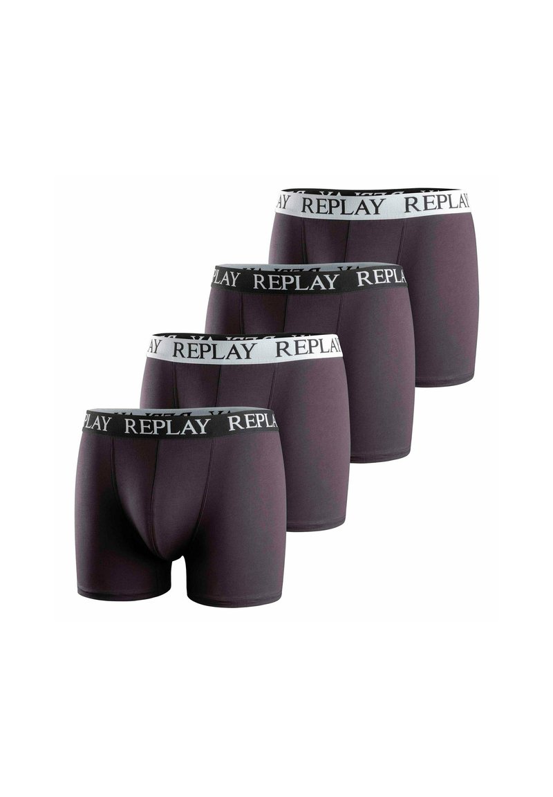 Cuatro pares de bóxers morados oscuros con una cinturilla de logo "REPLAY" en negro y gris. Textura suave con un diseño ajustado.