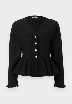 Cardigan noir côtelé à manches longues avec encolure en V, taille évasée, poignets à volants et quatre boutons en perle sur le devant.