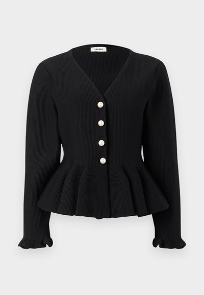 Musta ribbikuvioitu pitkähiha cardigan V-pääntiellä, levenevällä vyötäröllä, röyhelöisillä hihojen suilla ja neljällä helminapilla edessä.