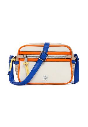 Borsa a tracolla crema con accenti blu e arancioni. Caratterizzata da una chiusura con zip, dettagli perforati e una tracolla regolabile.