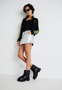 Bottines à lacets - black