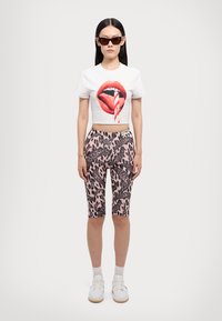 Fiorucci MOUTH CROPPED  - Μπλουζάκι με στάμπα - white