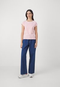 Mads Nørgaard STRIPE TEASY TEE - T-Shirt print - brilliant white/shell pink