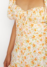 Forever New HARRIET PUFF SLEEVE CHOKER DETAIL MINI - Vestido de cocktail / Vestido de festa - fairlight