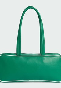 Zelena kožna torba s pravokutnim oblikom, s dva držača i bijelim obrubima duž rubova. Glatka tekstura.