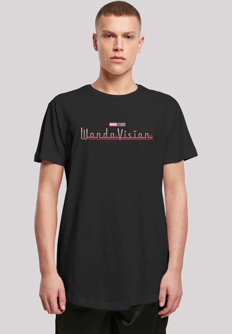 Schwarzes Baumwoll-T-Shirt mit dem Aufdruck "Marvel Studios WandaVision" in Rot und Weiß, kurzen Ärmeln und einem lässigen Schnitt.