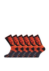 Six paires de chaussettes mi-longues noires et orange vif, présentant des motifs géométriques, un talon renforcé et des poignets côtelés contrastés.