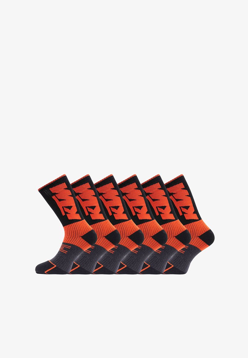 Six paires de chaussettes mi-longues noires et orange vif, présentant des motifs géométriques, un talon renforcé et des poignets côtelés contrastés.