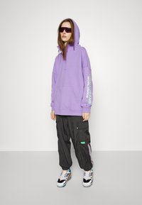 Tommy Jeans HOODIE - Felpa - violet viola