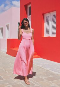 Next REGULAR FIT - Robe longue - pink