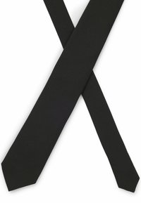 Cravatta nera realizzata in tessuto testurizzato, caratterizzata da un design slim classico con punta. Le cravatte sono sovrapposte su una superficie bianca.