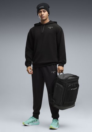 Puma, M PUMA X HYROX CLOUDSPUN ELEVATED PANT - Jogginghose - black