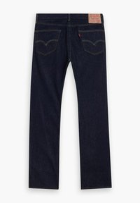 Jeans de mezclilla azul oscuro con corte recto, que presentan costuras amarillas, dos bolsillos traseros con un diseño distintivo y un parche de cuero en la cinturilla.