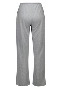 Pantalons de survêtement gris avec une coupe droite et une taille élastique. Tissu doux avec une texture lisse, sans poches ni motifs visibles.