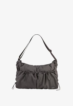 Grau, weiche Tasche mit geraffter Textur, verstellbarem Tragegurt und Raffungselementen. Verfügt über ein dezentes Logo-Patch.