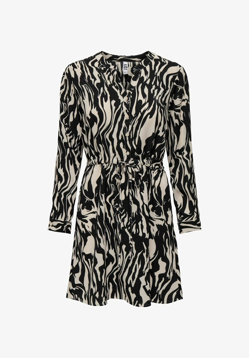 Abito astratto in bianco e nero con stampa zebra, maniche lunghe, chiusura frontale a bottoni, collo rotondo e cintura regolabile in vita.