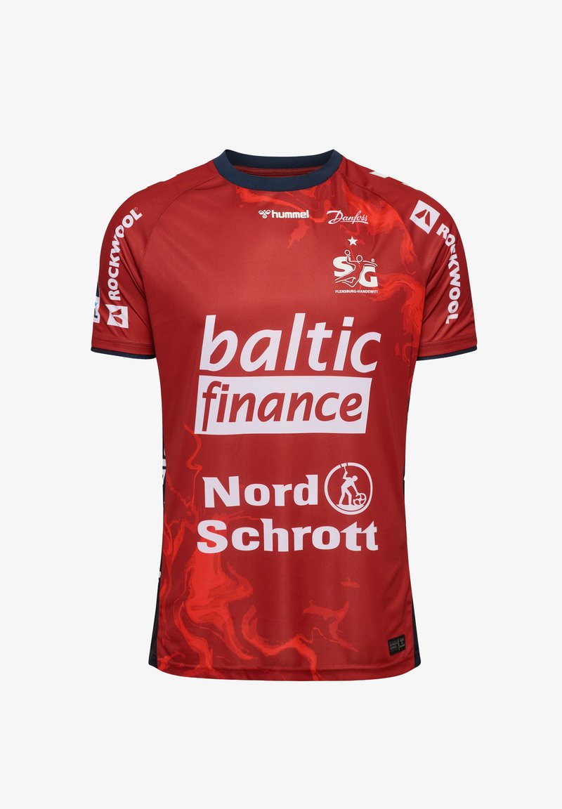 Rotes Sporttrikot mit kurzen Ärmeln und schwarzem Besatz, mit weißen Logos und Texten: "baltic finance", "Nord Schrott" und "HANDWETT".