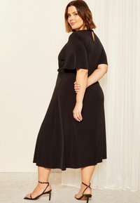Curves Like These REGULAR FIT - Trikotaažkleit - black