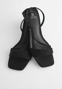 Next FOREVER COMFORT FLARE BLOCK - REGULAR FIT - Páskové sandály  - black
