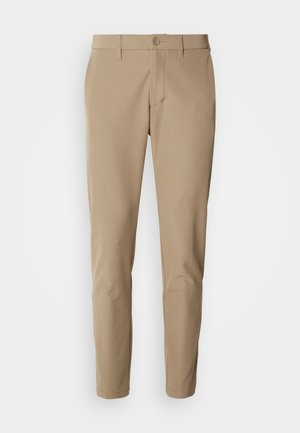 Beige bukser lavet af glat stof med lige snit, der har en knaplukning og for- lommer, samt bæltestropper.