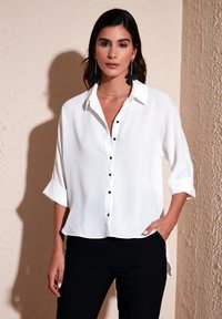 LELA REGULAR FIT - Button-down blouse - white