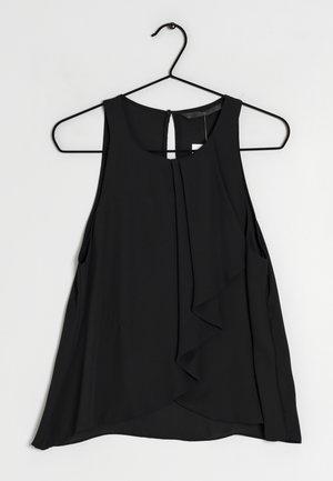 Schwarze ärmellose Bluse an einem Kleiderständer, aus leichtem Stoff mit einem Schlüssel-Loch-Rücken, featuring einer Rüschendetail auf der Vorderseite und einem fließenden Design.