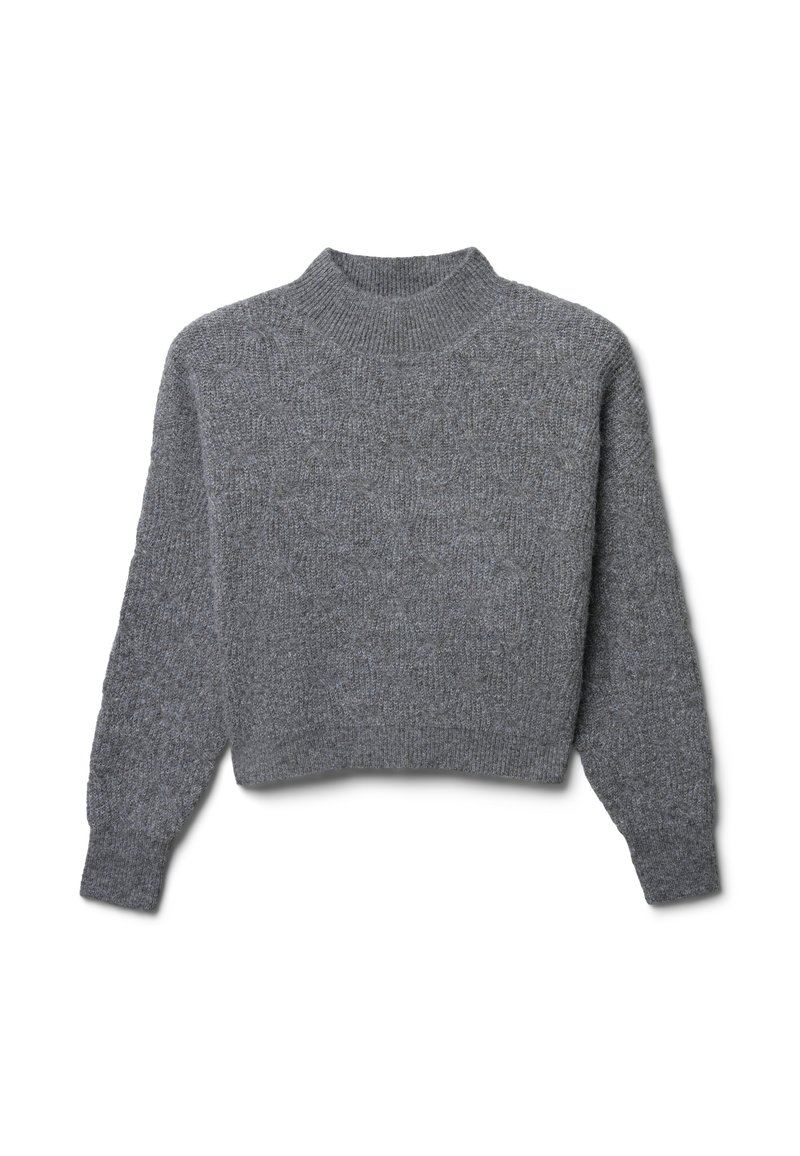 Grauer Strickpullover mit hohem Kragen, langen Ärmeln und gekürztem Saum. Der strukturierte Stoff weist ein dezentes Muster auf.