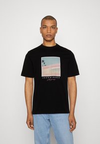 Jack & Jones JORTULUM LANDSCAPE CREW NECK - Printtipaita - black