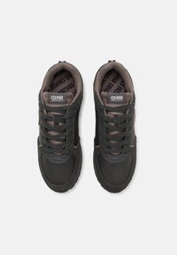 Colmar Originals TRAVIS BOOST - Sapatilhas - anthracite/military green