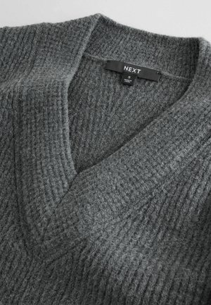 Grå strikket sweater med V-halsdesign. Har tekstureret stof og ribbede mønstre, mærket "NEXT" i størrelse "S".