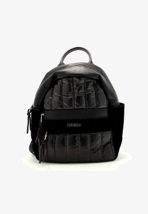 Zaino nero realizzato in pelle texturizzata e nylon imbottito, con una forma arrotondata, tasca con zipper frontale e maniglia superiore. Accentuato da dettagli in metallo dorato.
