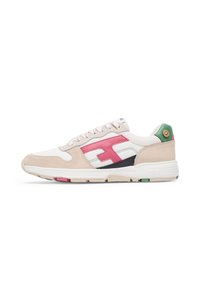 Sneaker mit weißem Canvas-Obermaterial, rosa Wildlederakzenten, schwarzen und grünen Details, abgerundeter Zehenpartie und strukturiertem Gummisohl.