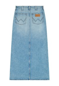 Μίντι φούστα από ανοιχτό μπλε τζιν με πίσω τσέπες, κεντρική ραφή, θηλιές για ζώνη και ταμπελάκι από ταμπά δέρμα στη δεξιά τσέπη.