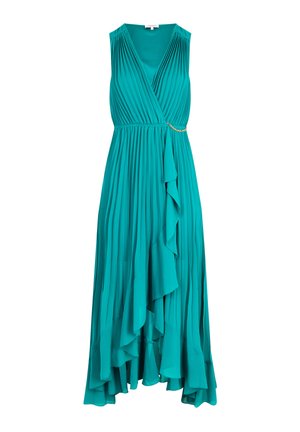 Robe sans manches teal avec un design plissé, décolleté en V, taille cintrée, volants en cascade et accent en chaîne dorée. Silhouette fluide avec une variation de l'ourlet.