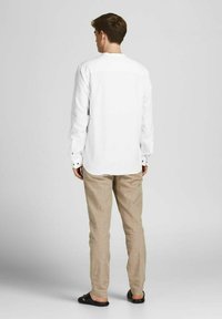 Jack & Jones PREMIUM JPRBLASUMMER HALF PLACKET L/S SN - Camisa - white