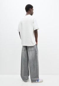 PULL&BEAR SHORT SLEEVE - PLUSH - Tricou basic - white