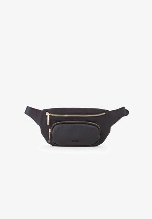 Sort bæltetaske lavet af nylon med en struktureret læderlomme foran. Har guld lynlåse og en stærk justerbar rem.