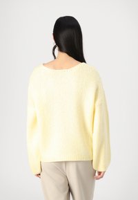 JDY JDYDINEA REVERSIBLE  - Trui - pastel yellow