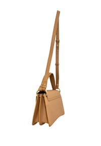 Tan leren schoudertas met verstelbare riem, gestructureerd ontwerp, platte voorzak en accenten van goudkleurig metaal. Heeft een gladde textuur.