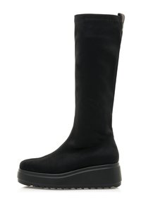 Botte noire haute jusqu'au genou avec un extérieur en tissu lisse, une semelle en caoutchouc épaisse et un léger design de plateforme. Pas de quincaillerie ni de détails visibles.