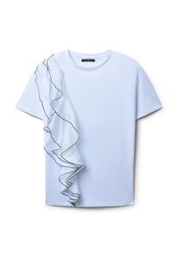 T-shirt bianco con una manica in tulle arricciata bordata di nero, con scollatura rotonda e maniche corte, texture morbida.