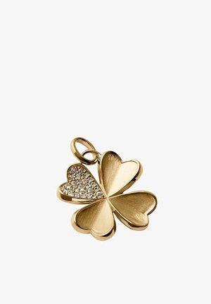 Colgante de trébol de cuatro hojas de oro con tres hojas lisas y una hoja incrustada con pequeñas piedras preciosas transparentes y un lazo superior para sujetar la cadena.